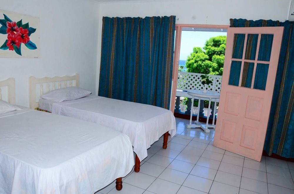 Marine View Hotel Очо-Риос Экстерьер фото