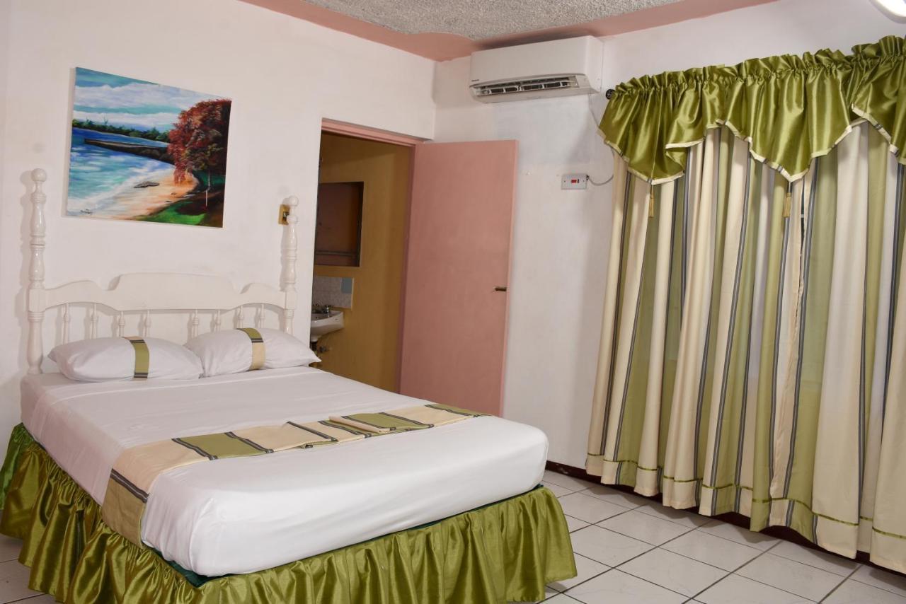 Marine View Hotel Очо-Риос Экстерьер фото